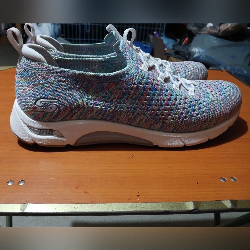 Skechers arch fit women's shoes size 9